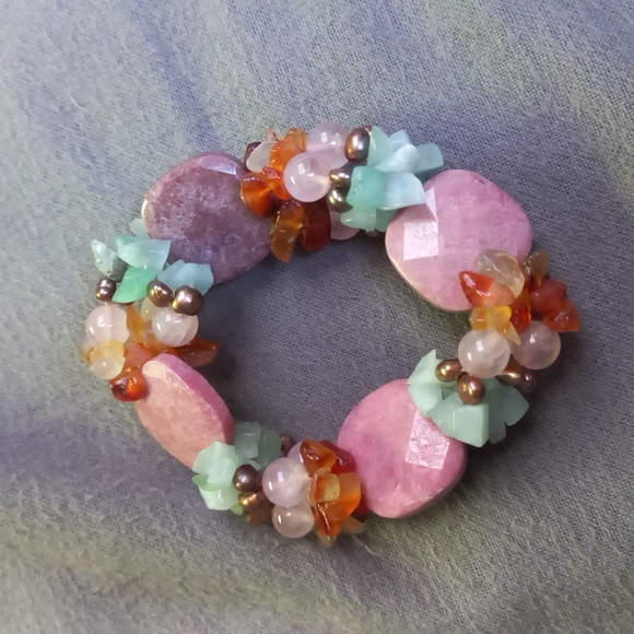 ⚡️3/$20⚡️NWOT Glass and crystal bracelet - Picture 2 of 2